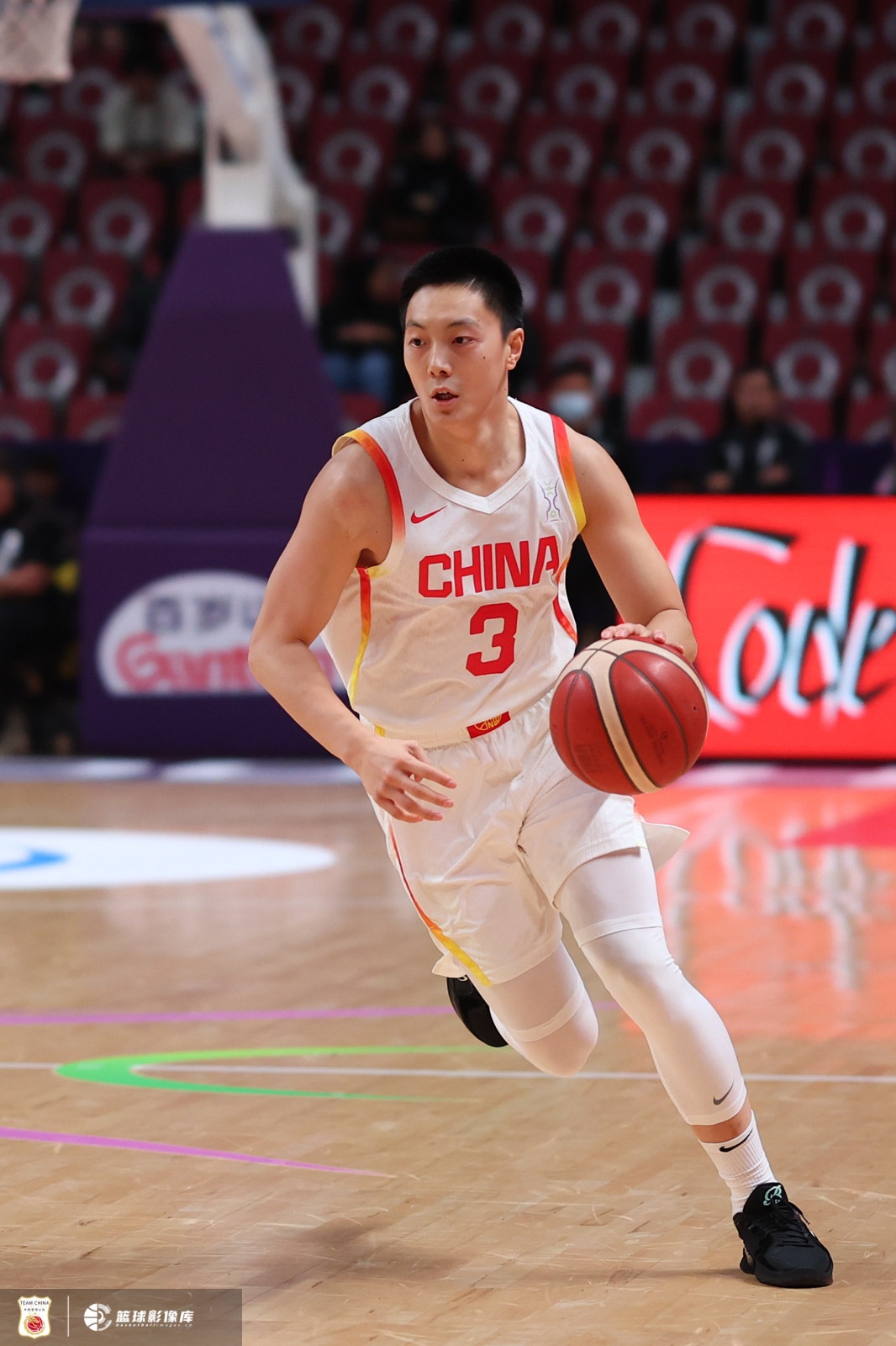 媒体人：让胡明轩发起进攻效果太差 他在上线掩护花费的时间太多